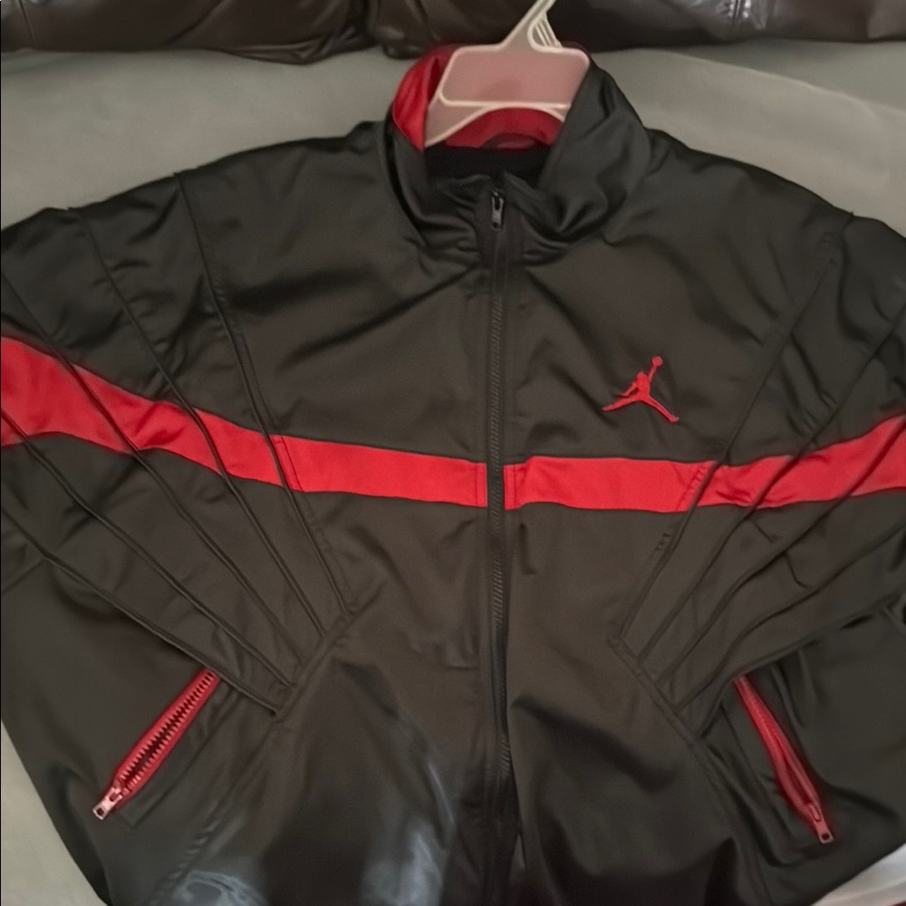 Jordan’s THRILLER Nike windbreaker 1of 23  appraisal 8.3 out of 10